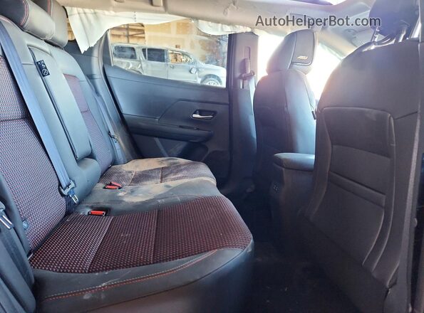 3N8AP6DCXTL339996 2026 NISSAN KICKS Gray Widok tylnych siedzeń