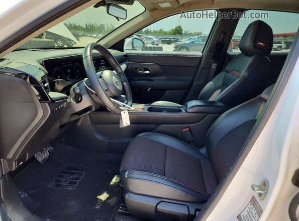 3N8AP6DD0SL304116 2025 NISSAN KICKS Белый Вид салона спереди