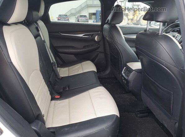 3PCAJ5K32NF101832 2022 INFINITI QX55 Cream Vista de los asientos traseros