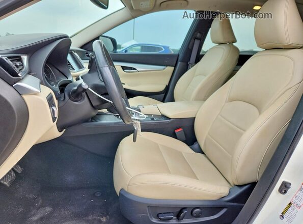 3PCAJ5M10KF136621 2019 INFINITI QX50 Белый Вид салона спереди