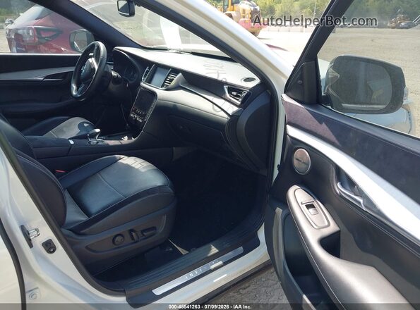 3PCAJ5M36KF105097 2019 INFINITI QX50 White Front interior view