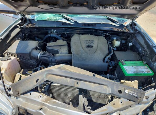 3TMAZ5CN2HM044444 2017 TOYOTA TACOMA Silver Rear interior view