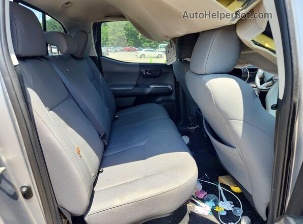 3TMAZ5CN2HM044444 2017 TOYOTA TACOMA Silver Rear seats view