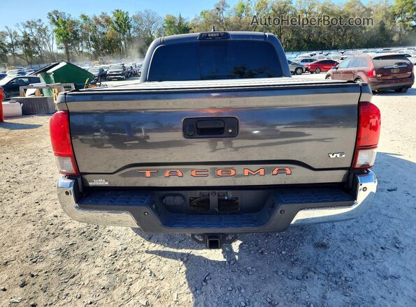 3TMAZ5CN3JM055748 2018 TOYOTA TACOMA Gray Vista trasera