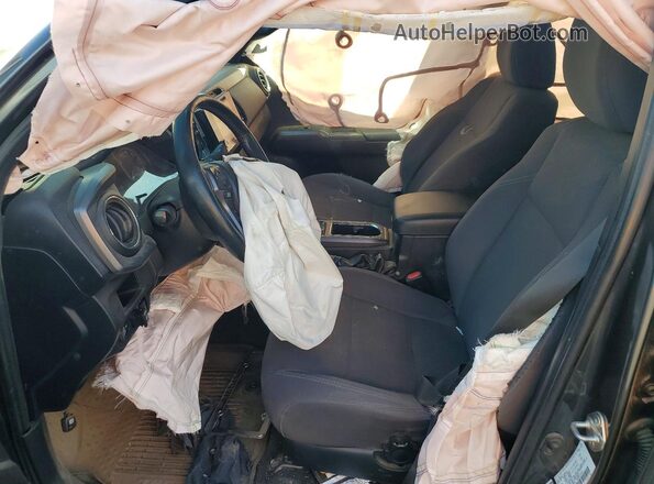 3TMAZ5CN3JM069035 2018 TOYOTA TACOMA Charcoal Vista interior delantera