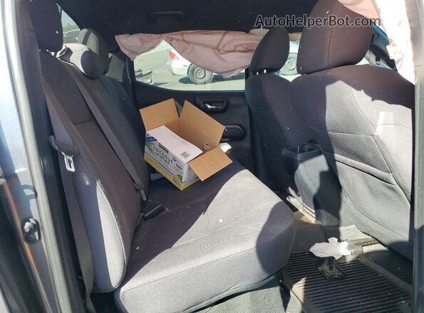 3TMAZ5CN3JM069035 2018 TOYOTA TACOMA Charcoal Vista de los asientos traseros