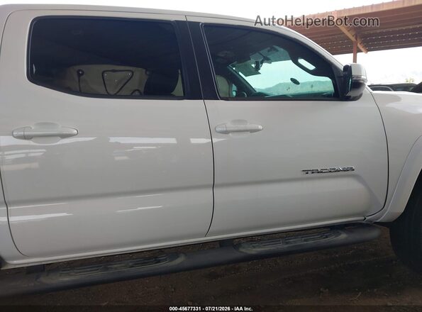 3TMAZ5CN7HM037960 2017 TOYOTA TACOMA White Вид задньої частини салону