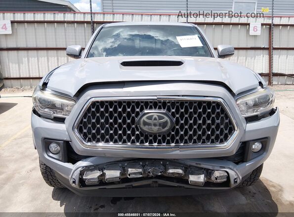 3TMAZ5CN8JM077244 2018 TOYOTA TACOMA Серый Вид задней части салона