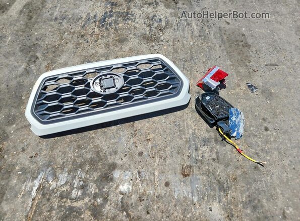3TMAZ5CN9LM136773 2020 TOYOTA TACOMA White Շարժիչի բաժամունքի տեսք