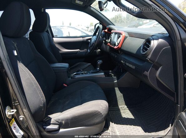 3TMBZ5DN1HM005945 2017 TOYOTA TACOMA Черный Вид салона спереди