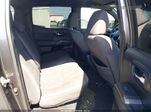 3TMBZ5DN3JM016760 2018 TOYOTA TACOMA Gray Widok naklejki z numerem VIN