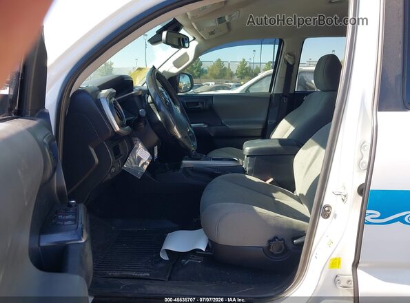 3TMBZ5DN5JM014752 2018 TOYOTA TACOMA Белый Вид салона спереди