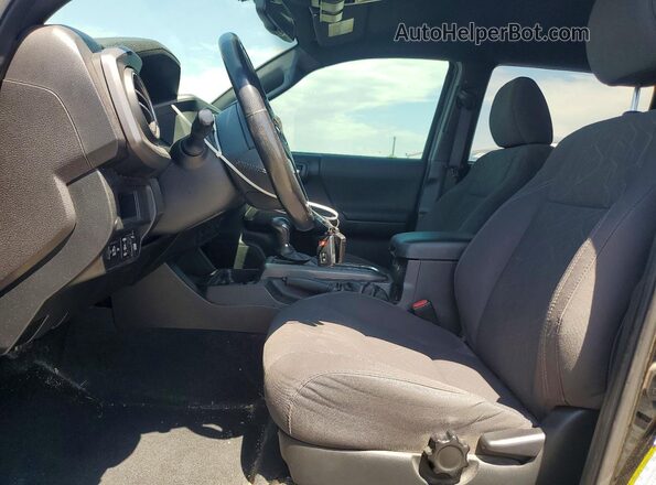 3TMBZ5DN6HM006458 2017 TOYOTA TACOMA Black Widok wnętrza z przodu