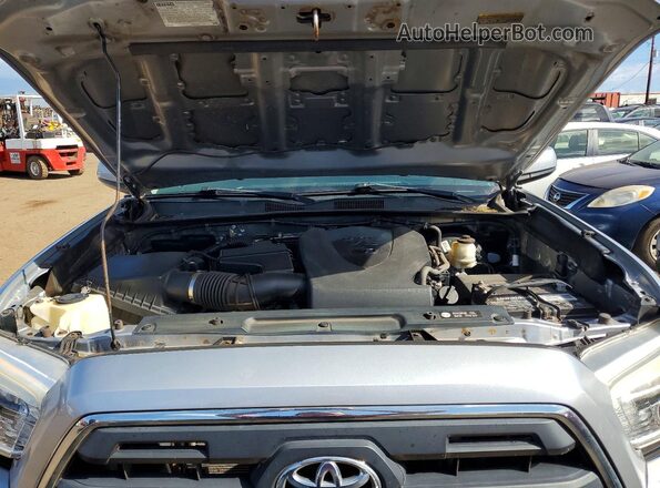 3TMBZ5DNXHM012067 2017 TOYOTA TACOMA Silver Rear interior view