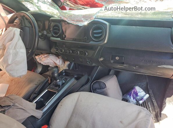 3TMCZ5AN0HM058466 2017 TOYOTA TACOMA Красный Вид панели приборов