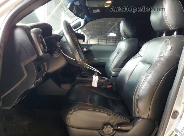 3TMCZ5AN0HM103373 2017 TOYOTA TACOMA Silver Вид салону спереду