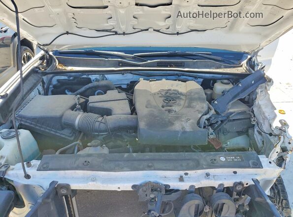 3TMCZ5AN0JM138906 2018 TOYOTA TACOMA White Rear interior view