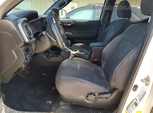 3TMCZ5AN0JM138906 2018 TOYOTA TACOMA White Front interior view