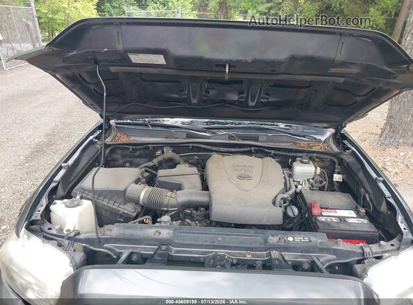 3TMCZ5AN0JM153213 2018 TOYOTA TACOMA Gray Հետևի տեսք