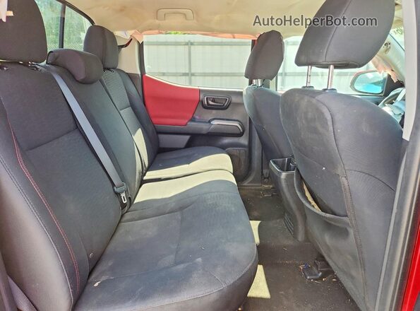 3TMCZ5AN0JM168780 2018 TOYOTA TACOMA Red უკანა სავარძლების ხედი