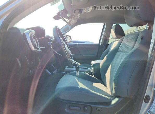 3TMCZ5AN0NM488686 2022 TOYOTA TACOMA Серый Вид салона спереди