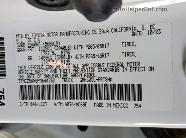 3TMCZ5AN0PM644762 2023 TOYOTA TACOMA White Widok komory silnika