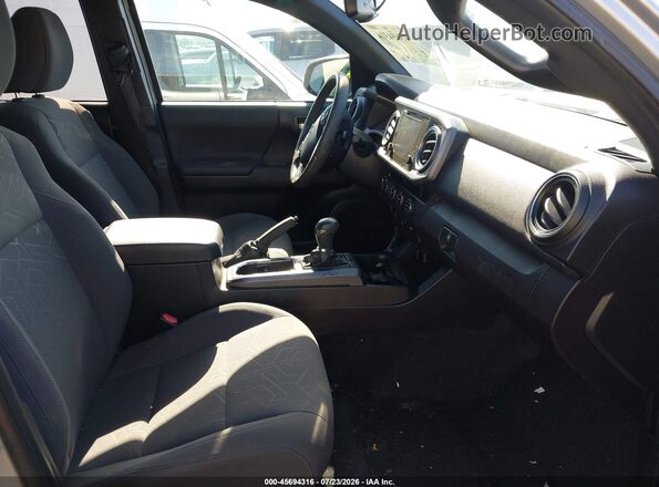 3TMCZ5AN1HM067192 2017 TOYOTA TACOMA Silver Вид салону спереду