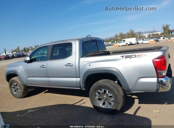 3TMCZ5AN1HM067192 2017 TOYOTA TACOMA Silver Вид задньої частини салону
