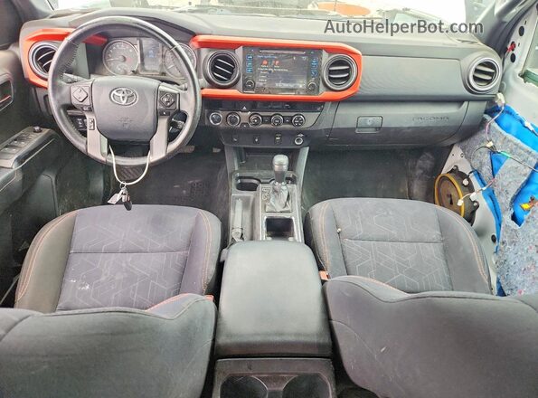3TMCZ5AN1HM104113 2017 TOYOTA TACOMA White Dashboard view