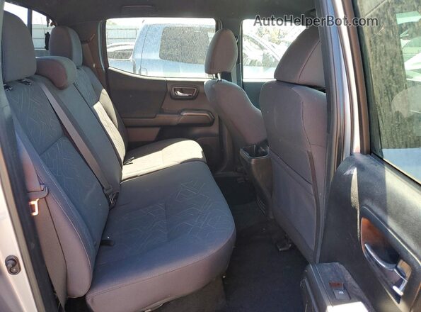 3TMCZ5AN1JM132712 2018 TOYOTA TACOMA Silver უკანა სავარძლების ხედი