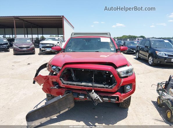 3TMCZ5AN1JM146402 2018 TOYOTA TACOMA Красный Вид панели приборов