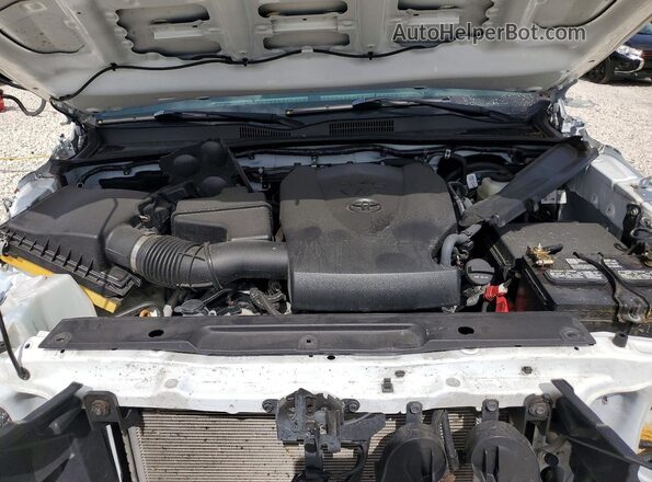 3TMCZ5AN1PM621748 2023 TOYOTA TACOMA White Vista interior trasera