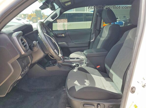3TMCZ5AN1PM621748 2023 TOYOTA TACOMA White Vista interior delantera