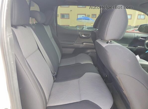 3TMCZ5AN1PM621748 2023 TOYOTA TACOMA White Vista de los asientos traseros