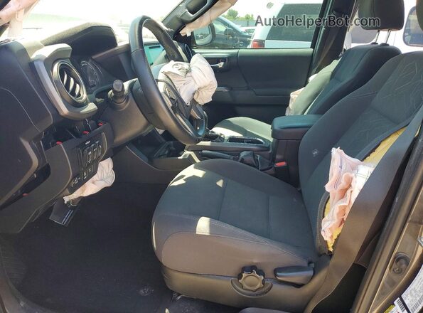 3TMCZ5AN2JM152158 2018 TOYOTA TACOMA Charcoal Widok wnętrza z przodu