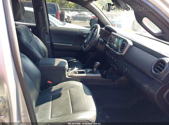 3TMCZ5AN2KM206768 2019 TOYOTA TACOMA Silver Front interior view