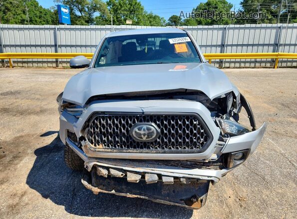 3TMCZ5AN3JM152606 2018 TOYOTA TACOMA Серый Вид спереди