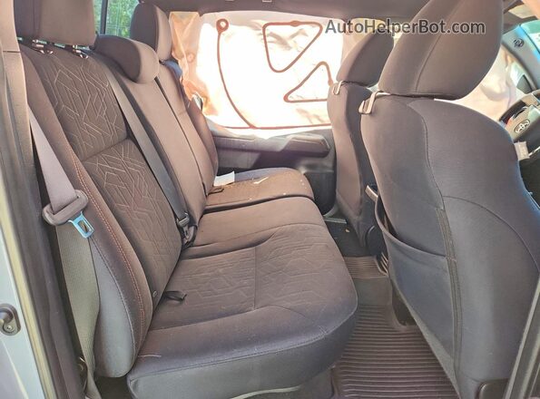 3TMCZ5AN3JM152606 2018 TOYOTA TACOMA Серый Вид задних сидений