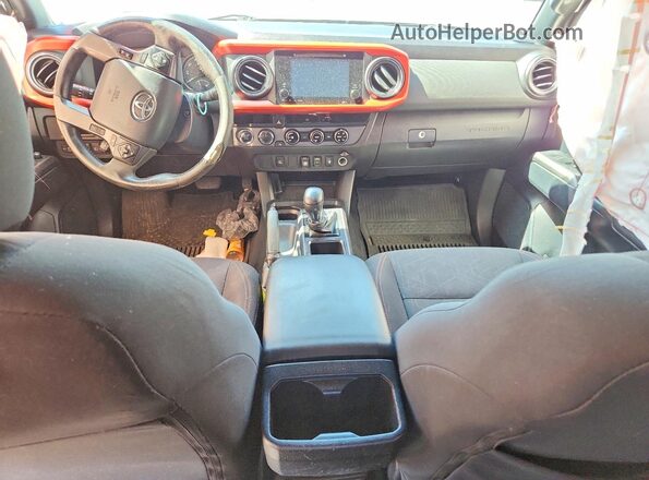 3TMCZ5AN3JM152606 2018 TOYOTA TACOMA Серый Вид панели приборов