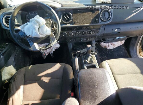 3TMCZ5AN3JM186884 2018 TOYOTA TACOMA Белый Вид панели приборов