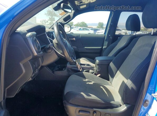 3TMCZ5AN3LM294070 2020 TOYOTA TACOMA Синий Вид салона спереди