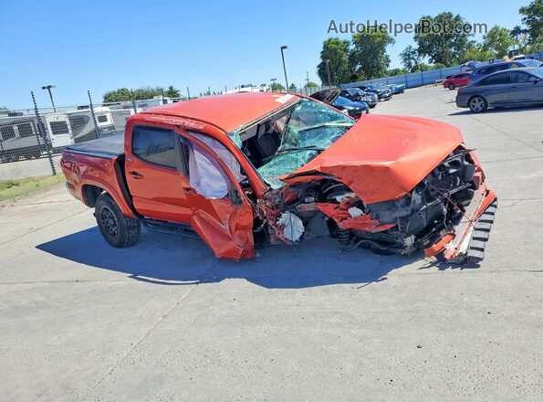 3TMCZ5AN4JM129822 2018 TOYOTA TACOMA Orange Delantero derecho