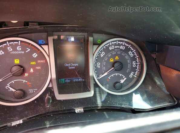 3TMCZ5AN4JM129822 2018 TOYOTA TACOMA Orange Vista del cuadro de instrumentos