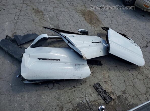 3TMCZ5AN4JM185159 2018 TOYOTA TACOMA White Вид підкапотного простору