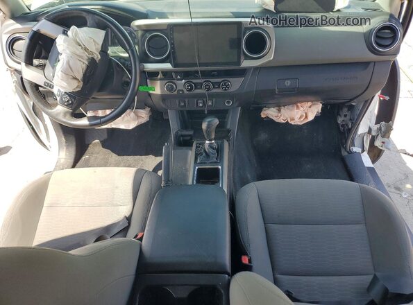 3TMCZ5AN4JM185159 2018 TOYOTA TACOMA White Вид панелі приладів