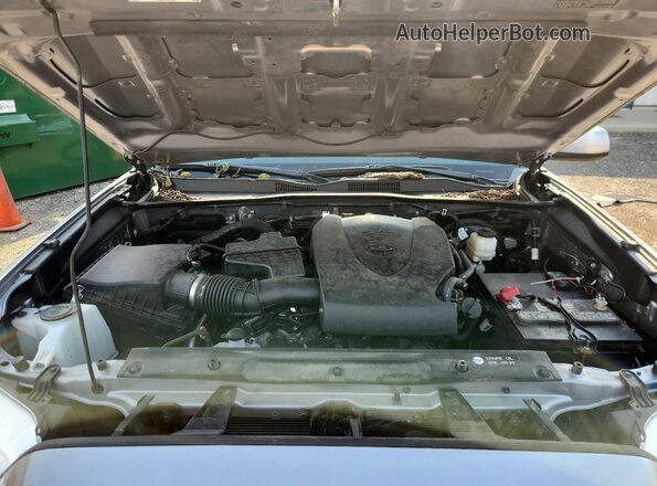 3TMCZ5AN4KM256149 2019 TOYOTA TACOMA Silver Vista interior trasera