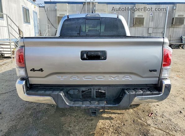 3TMCZ5AN4PM567586 2023 TOYOTA TACOMA Silver Вид ззаду