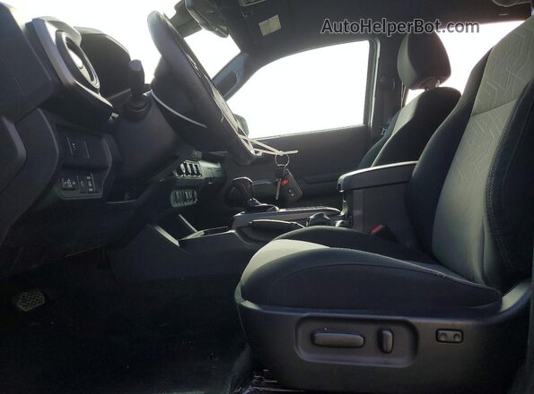 3TMCZ5AN4PM567586 2023 TOYOTA TACOMA Silver Вид салону спереду