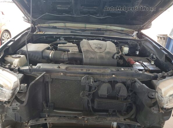 3TMCZ5AN5HM064036 2017 TOYOTA TACOMA Black Rear interior view