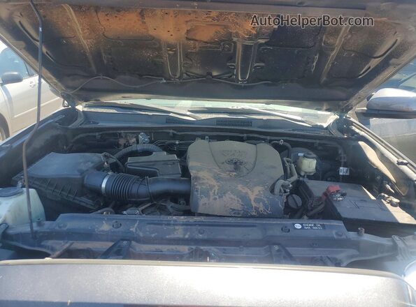 3TMCZ5AN5HM093746 2017 TOYOTA TACOMA Charcoal Rear interior view